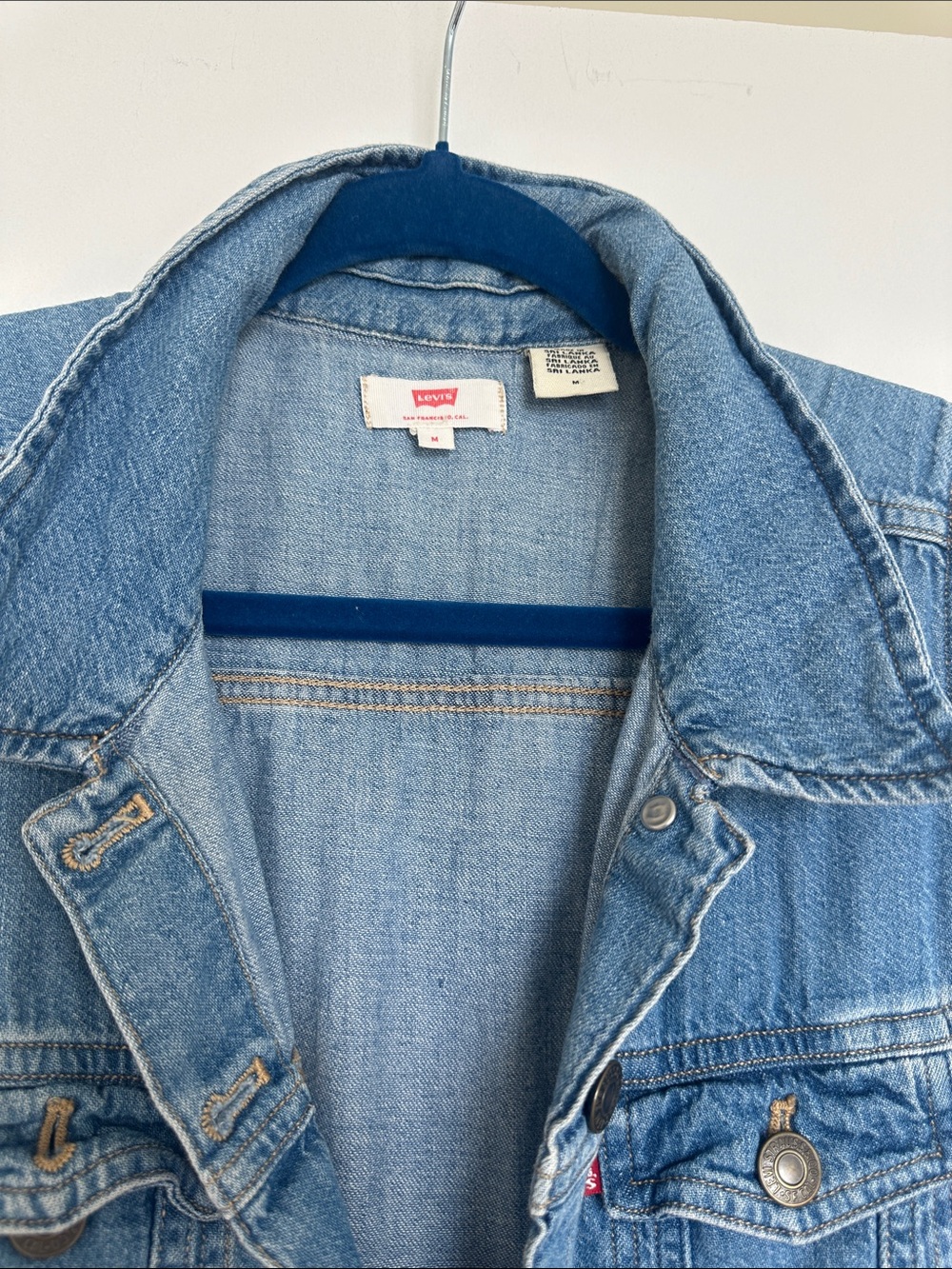 Levi's Sleeveless Button-Front Denim Dress in Light Blue - Picture 3 of 6